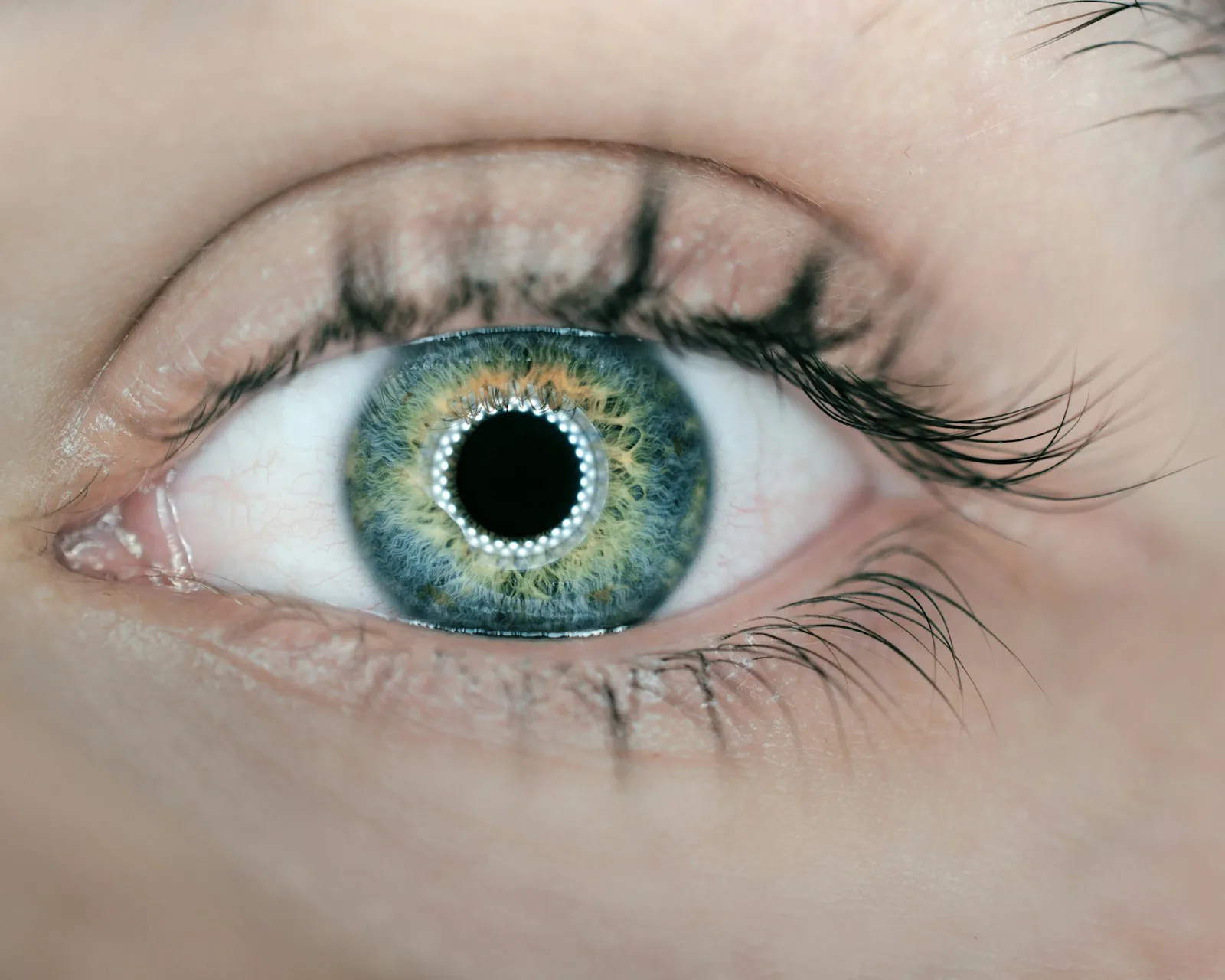 Eye area · natural light